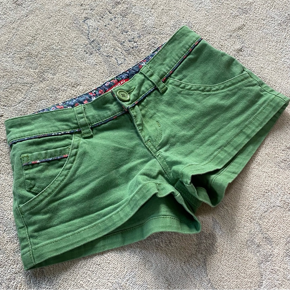 UNIONBAY Y2K Low Rise Shorts 3 Green w/ Floral Piping Cute Cheeky Booty Shorts